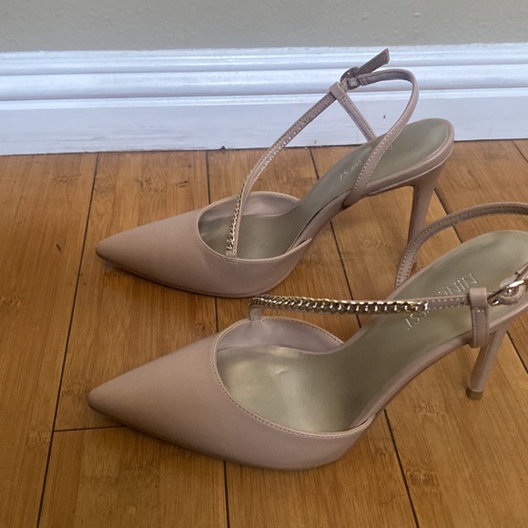Nine West “Chain Embellished Pointed-Toe Heel” - Picture 2 of 4